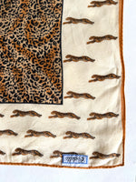 Lade das Bild in den Galerie-Viewer, *Seide* Tuch 80s Leo Animal Print
