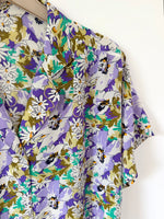 Lade das Bild in den Galerie-Viewer, *Seide* Handmade Bluse Blumen Flieder (XL-XXL)
