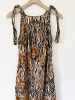 Lade das Bild in den Galerie-Viewer, Latzhose Animal 80s Tiger Print (M-L)
