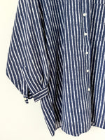 Lade das Bild in den Galerie-Viewer, *Leinen* Overshirt Bluse Marine Nadelstreifen (XL)
