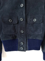 Lade das Bild in den Galerie-Viewer, Wildleder Cropped Blouson Jacke 70s Marine (XS-S)
