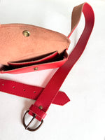 Lade das Bild in den Galerie-Viewer, Ledergürtel mit Taschen 70s Rot  (70-100)
