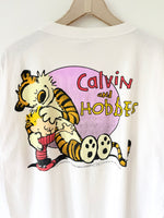 Lade das Bild in den Galerie-Viewer, *Calvin &amp; Hobbes* RARE Shirt Backprint Canada (XL)
