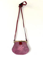 Lade das Bild in den Galerie-Viewer, Wildleder Tasche 70s Altrosa Blumen Stick
