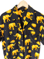 Lade das Bild in den Galerie-Viewer, *Escada* Bluse Seide Elefanten Print (M)
