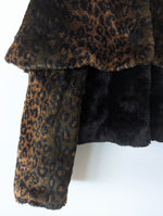 Lade das Bild in den Galerie-Viewer, Cropped Jacke Fake Fur 80s Leo Print Heavin (S-M)
