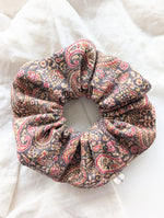 Lade das Bild in den Galerie-Viewer, Scrunchie Heavin Upcycling Tweed Wolle Paisley
