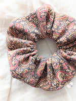 Lade das Bild in den Galerie-Viewer, Scrunchie Heavin Upcycling Tweed Wolle Paisley
