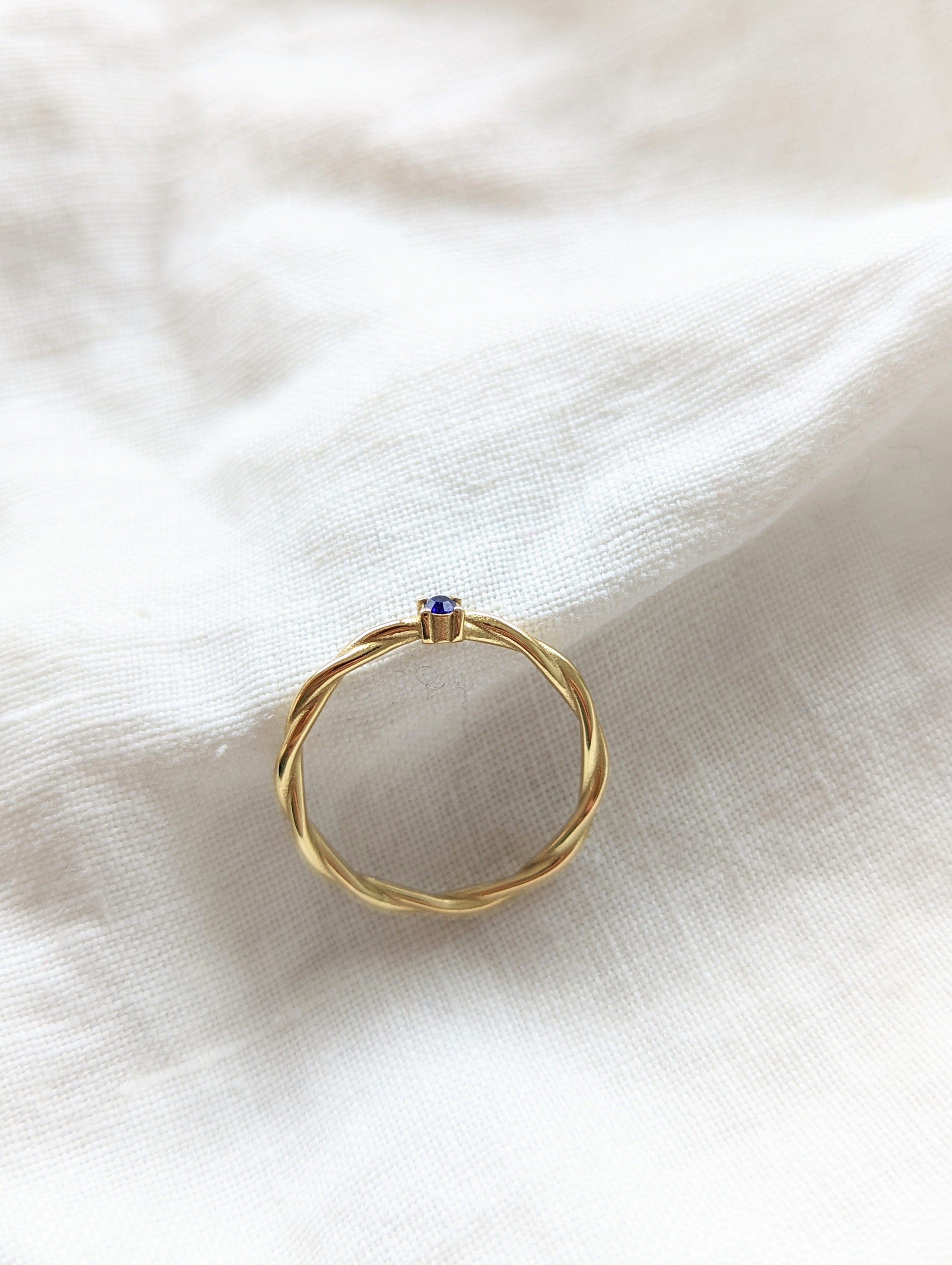 Ring 14k Gold Twisted Fine Line Midnight Blue