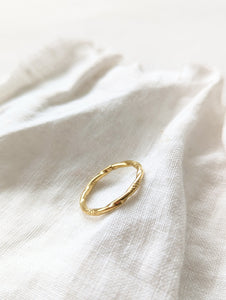 Ring 14k Gold Twisted Fine Line