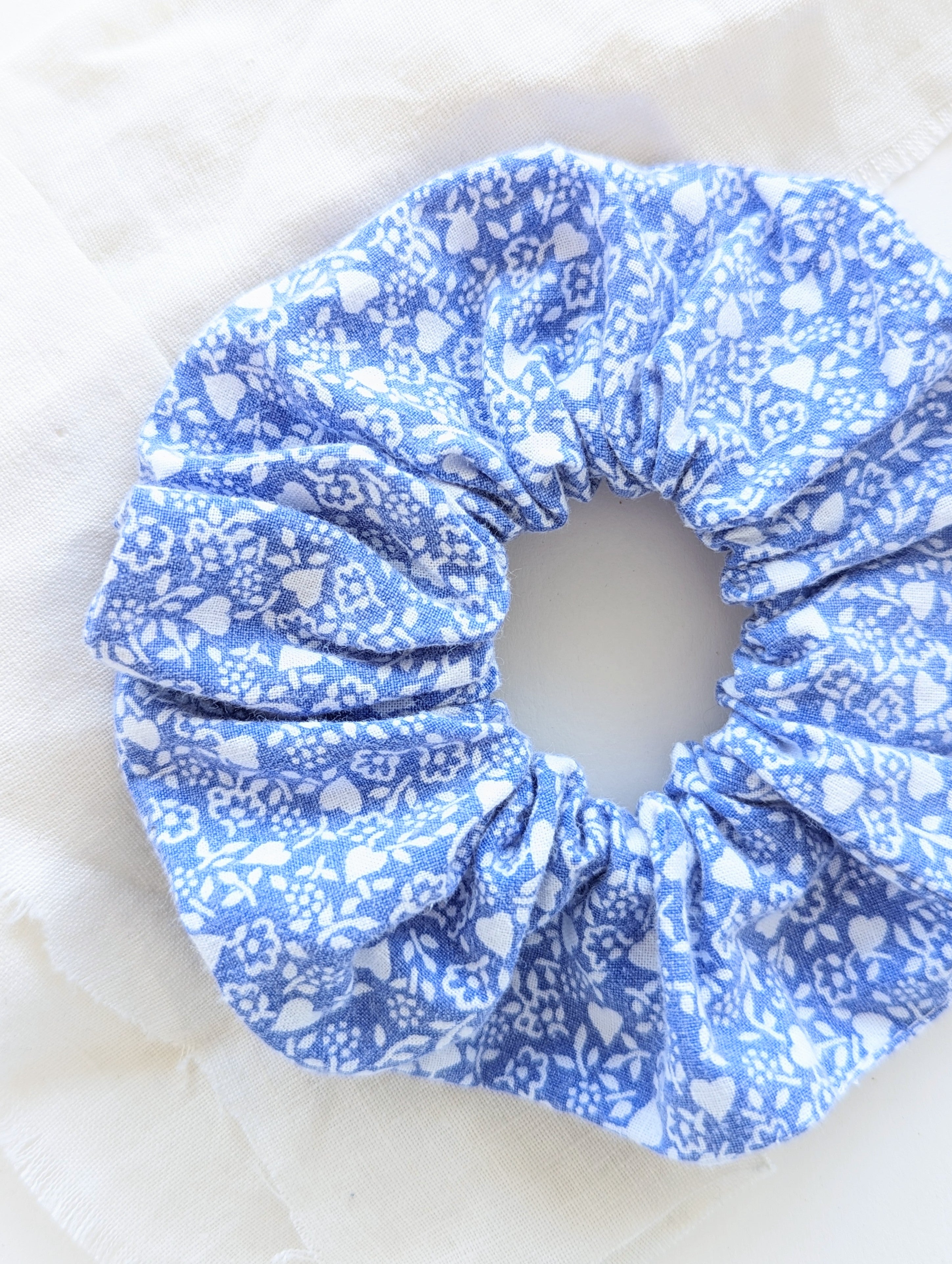 Scrunchie Heavin Upcycling Folklore Streublümchen