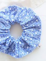 Lade das Bild in den Galerie-Viewer, Scrunchie Heavin Upcycling Folklore Streublümchen
