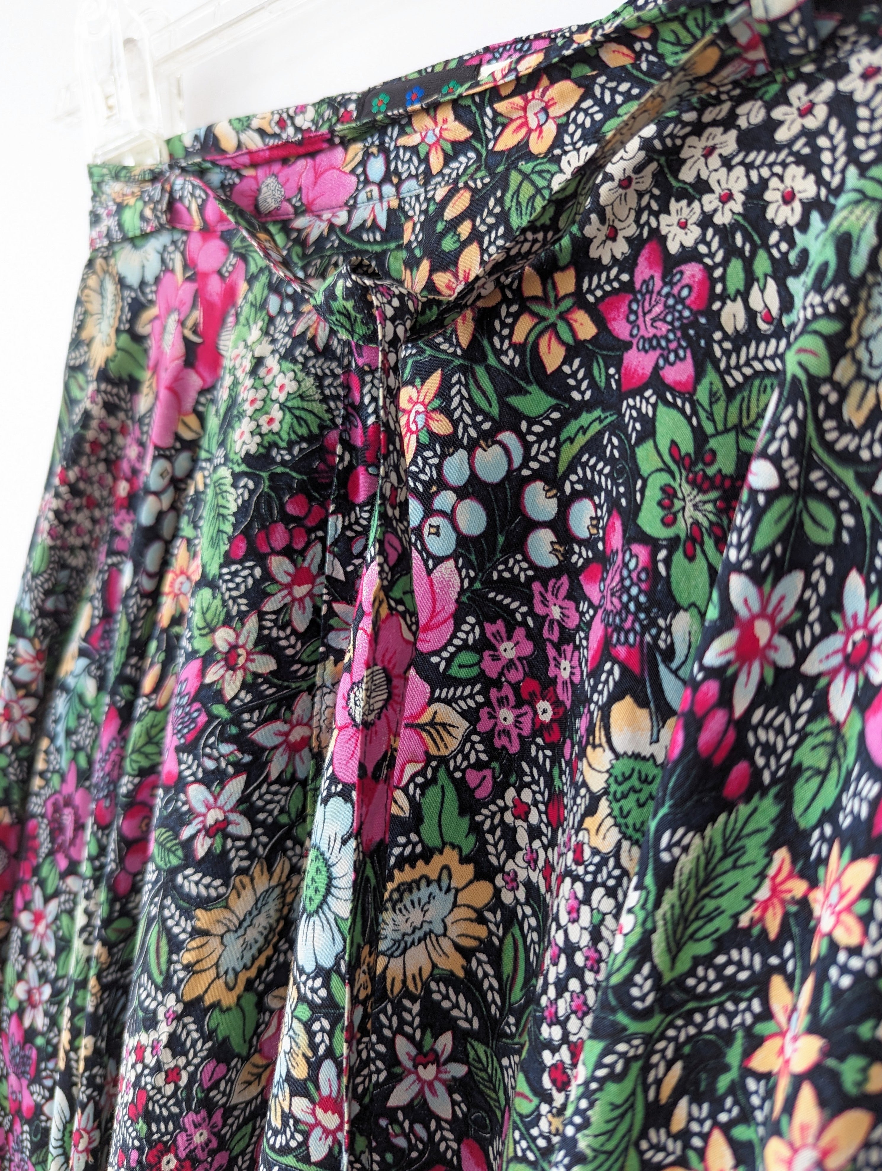 Rock 80s Wildblumen Print Schwarz Pink (S)