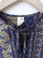 Lade das Bild in den Galerie-Viewer, Kleid RARE 70s Bohemian Paisley Print (S-M)
