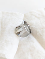 Lade das Bild in den Galerie-Viewer, Ring 14k Silber 90s Chunky
