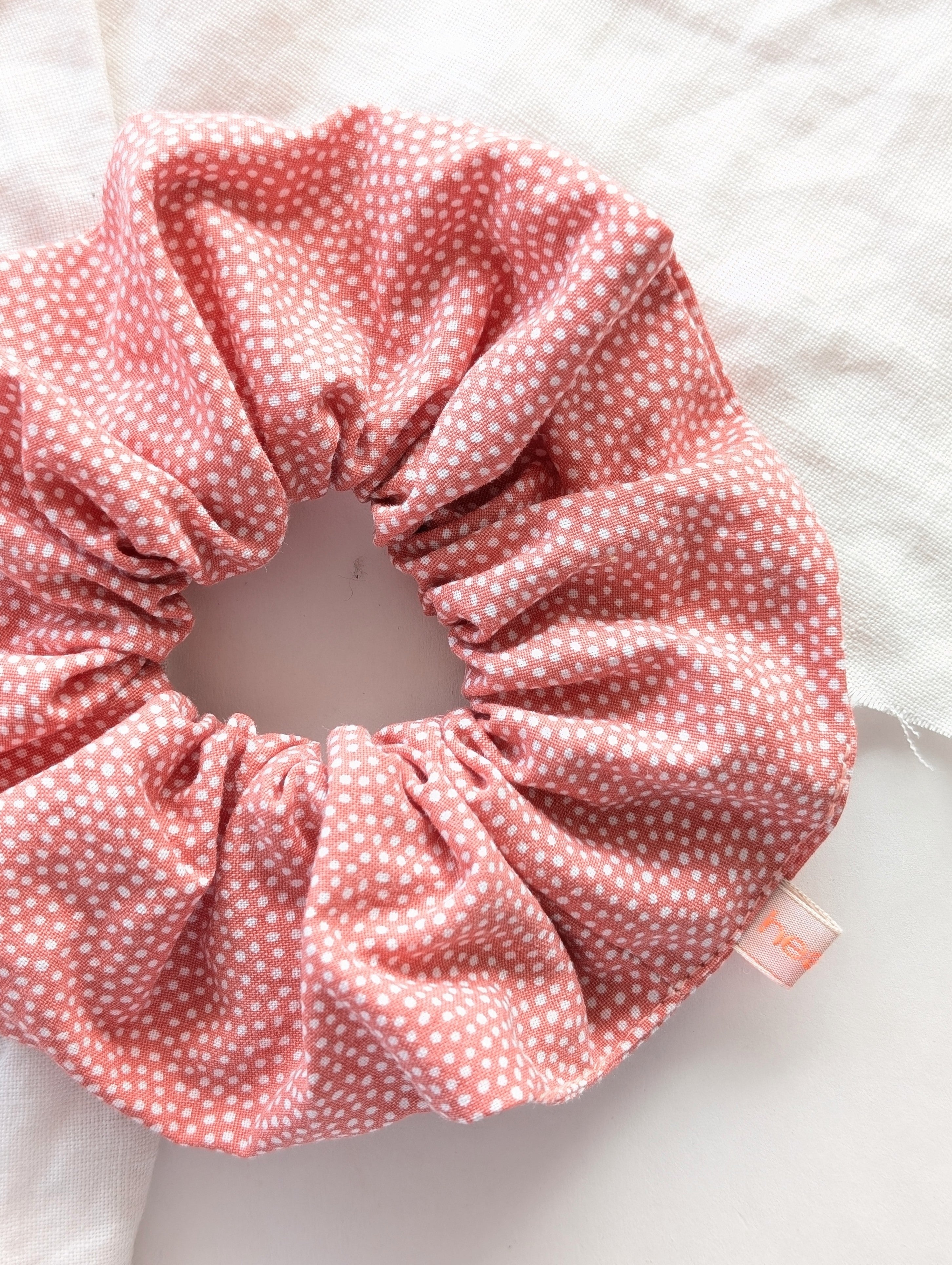 Scrunchie Heavin Upcycling Apricot Pünktchen