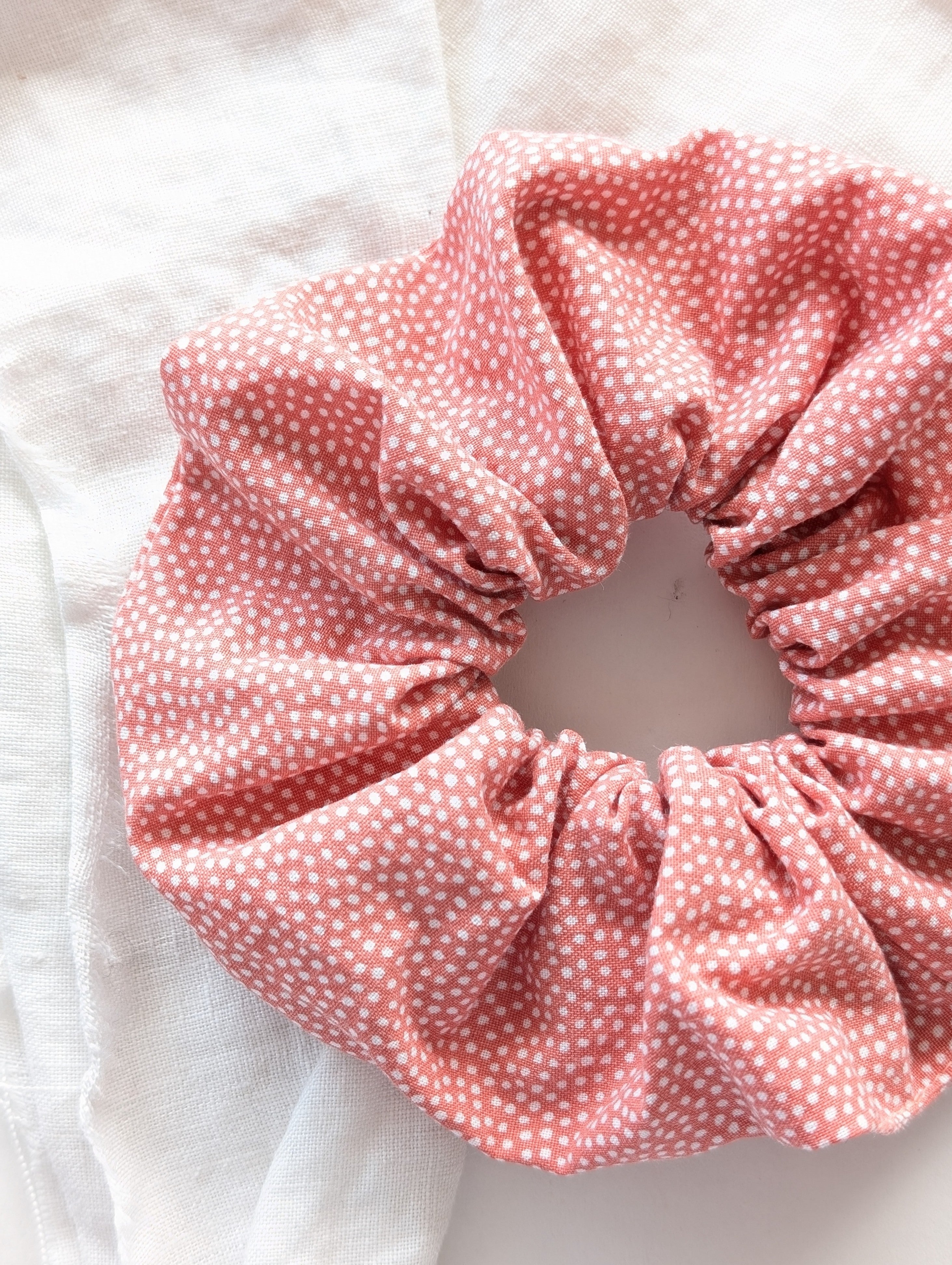 Scrunchie Heavin Upcycling Apricot Pünktchen