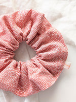 Lade das Bild in den Galerie-Viewer, Scrunchie Heavin Upcycling Apricot Pünktchen
