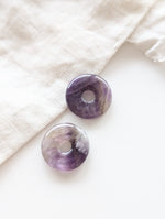 Lade das Bild in den Galerie-Viewer, *Black Deal* Naturstein Paar Amethyst Lila
