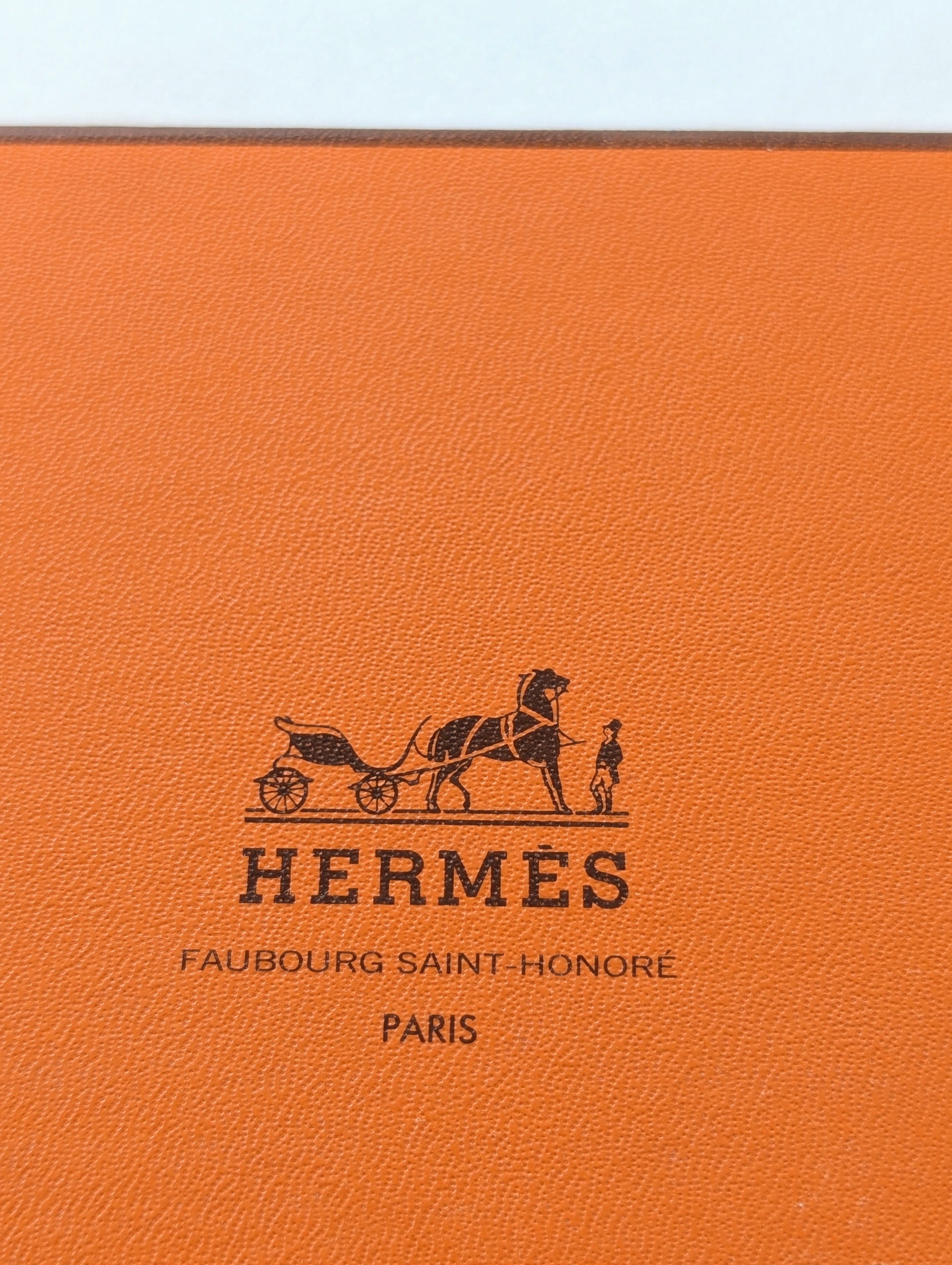 *Hermès* Karton & Krawatte Trommel Rosa