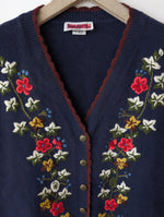 Lade das Bild in den Galerie-Viewer, *Schurwolle* Cardigan Blumen Strickerei (L)
