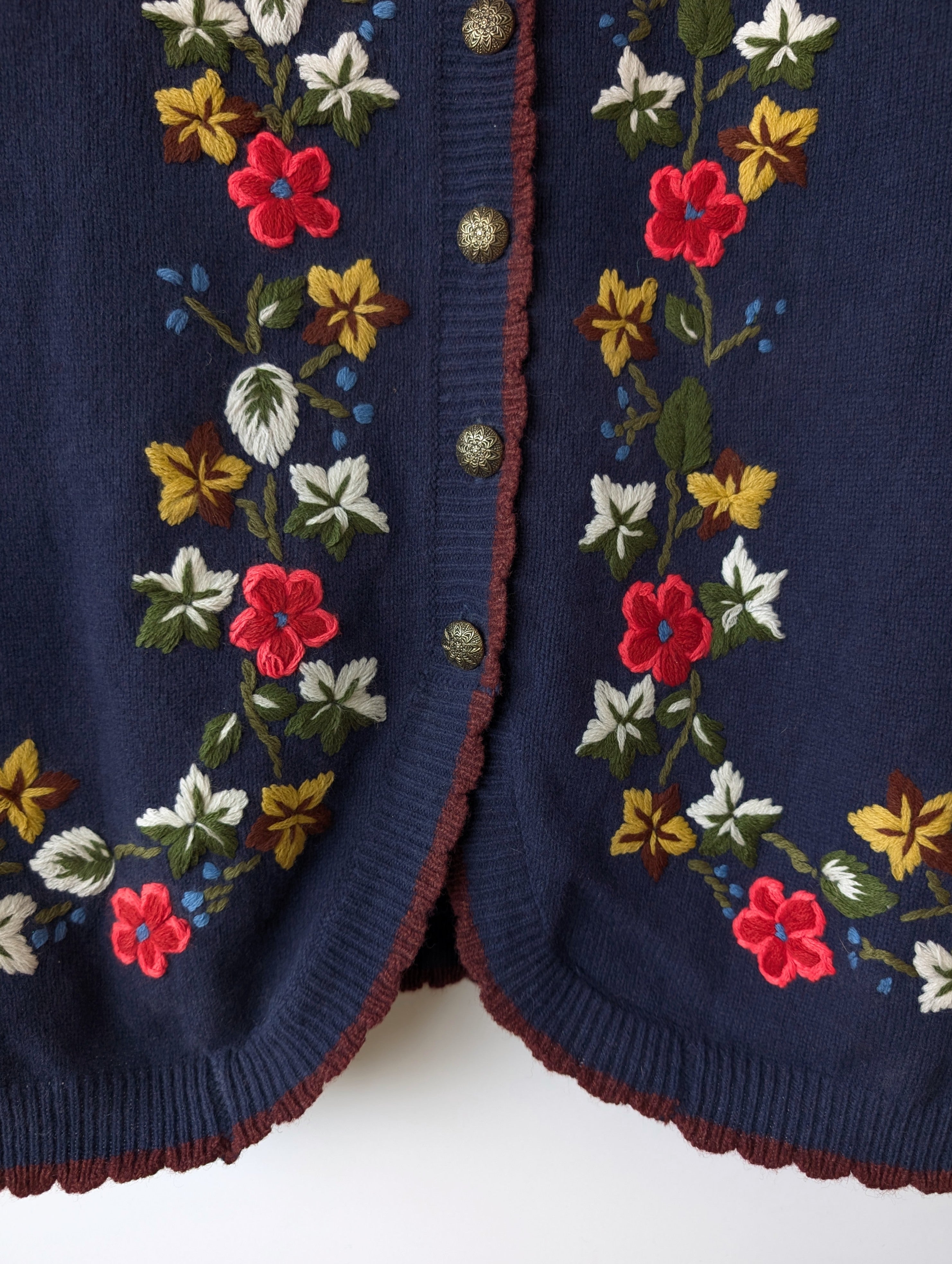 *Schurwolle* Cardigan Blumen Strickerei (L)