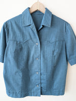 Lade das Bild in den Galerie-Viewer, Bluse Western Stil 70s Taubenblau (M-L)
