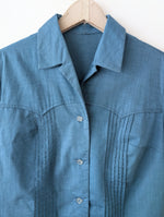 Lade das Bild in den Galerie-Viewer, Bluse Western Stil 70s Taubenblau (M-L)
