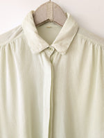 Lade das Bild in den Galerie-Viewer, *Seide* Bluse Mint Streifen Manschetten (M-L)
