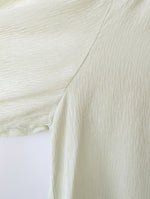 Lade das Bild in den Galerie-Viewer, *Seide* Bluse Mint Streifen Manschetten (M-L)
