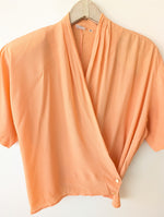 Lade das Bild in den Galerie-Viewer, *Seide* Wickelbluse Cropped 80s Apricot (M)
