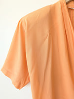 Lade das Bild in den Galerie-Viewer, *Seide* Wickelbluse Cropped 80s Apricot (M)
