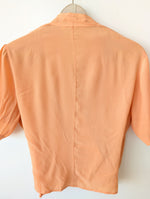 Lade das Bild in den Galerie-Viewer, *Seide* Wickelbluse Cropped 80s Apricot (M)
