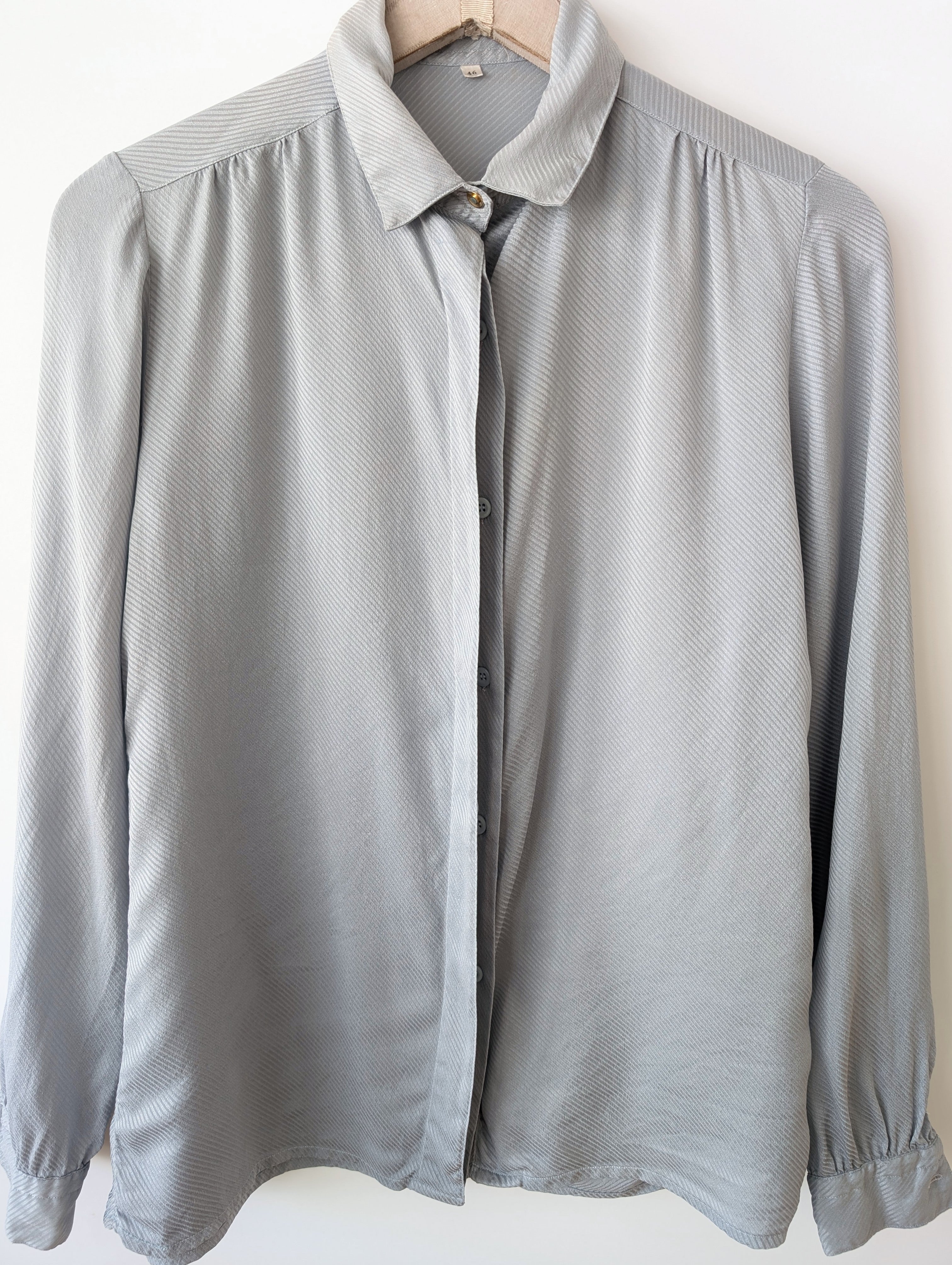 *Seide* Bluse Grau Streifen Manschetten (M-L)