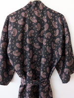Lade das Bild in den Galerie-Viewer, *Seide* Kimono Morgenmantel Paisley Anthrazit (One Size)
