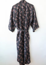 Lade das Bild in den Galerie-Viewer, *Seide* Kimono Morgenmantel Paisley Anthrazit (One Size)
