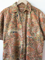 Lade das Bild in den Galerie-Viewer, Hemd 90s Toskana Print Rostrot Khaki (XL)
