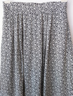Lade das Bild in den Galerie-Viewer, Rock 80s Blumen Schwarz Weiß (L-XL)
