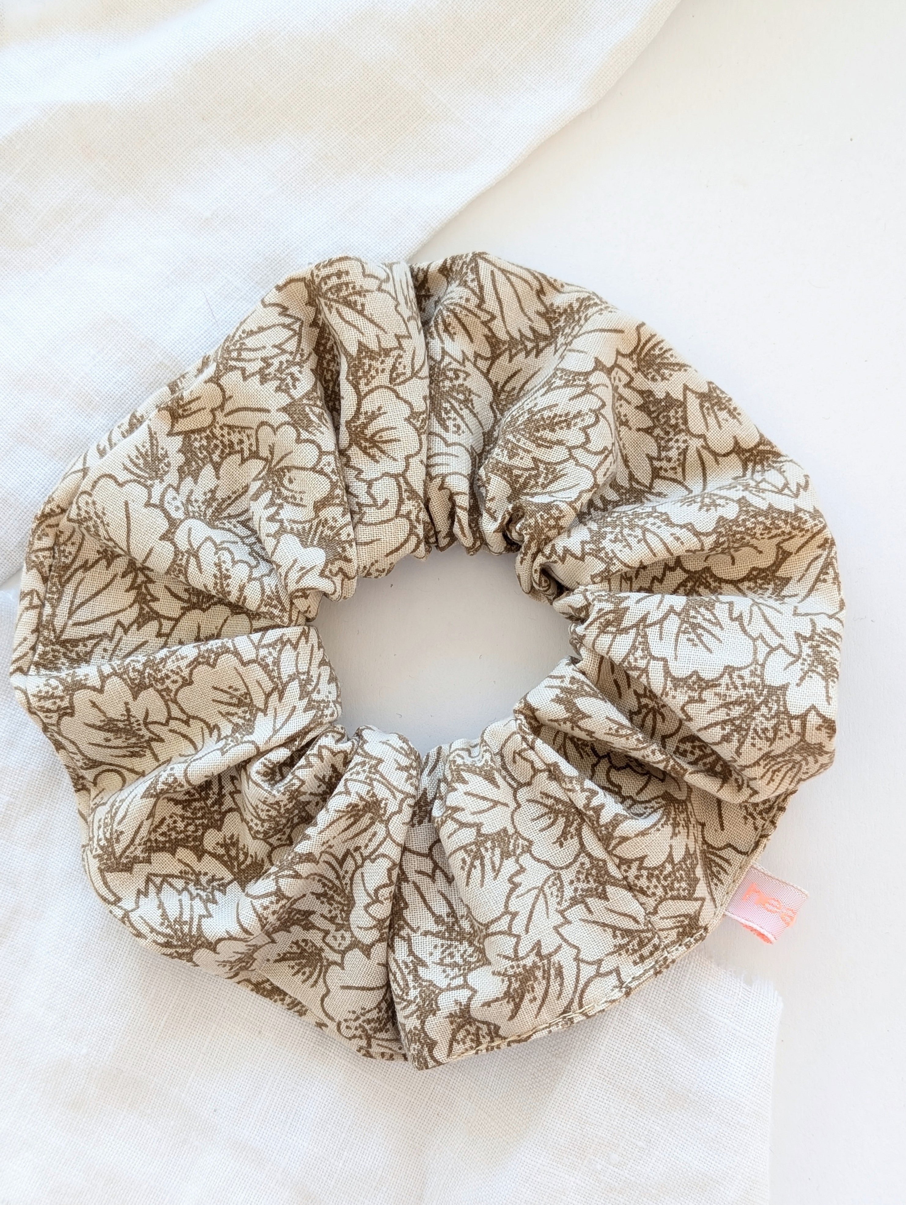 Scrunchie Upcycling Blätter Khaki Creme