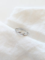 Lade das Bild in den Galerie-Viewer, Ring 14k Silber Twisted Fine
