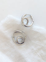 Lade das Bild in den Galerie-Viewer, Creolen Oval 14k Silber Loops
