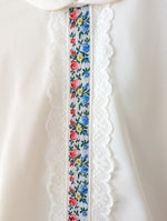 Lade das Bild in den Galerie-Viewer, Bluse 70s Folklore Bordüre &amp; Spitze (S-M)
