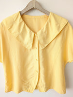Lade das Bild in den Galerie-Viewer, Bluse Hellgelb Kragen Blumen Stick (L)
