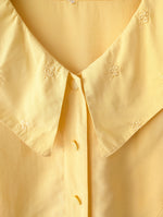 Lade das Bild in den Galerie-Viewer, Bluse Hellgelb Kragen Blumen Stick (L)
