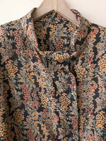 Lade das Bild in den Galerie-Viewer, *Seide* Bluse 80s Bohemian Streublümchen (XL)
