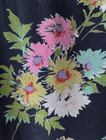 Lade das Bild in den Galerie-Viewer, *Seide* Bluse Cropped Blumen Blau (XL)
