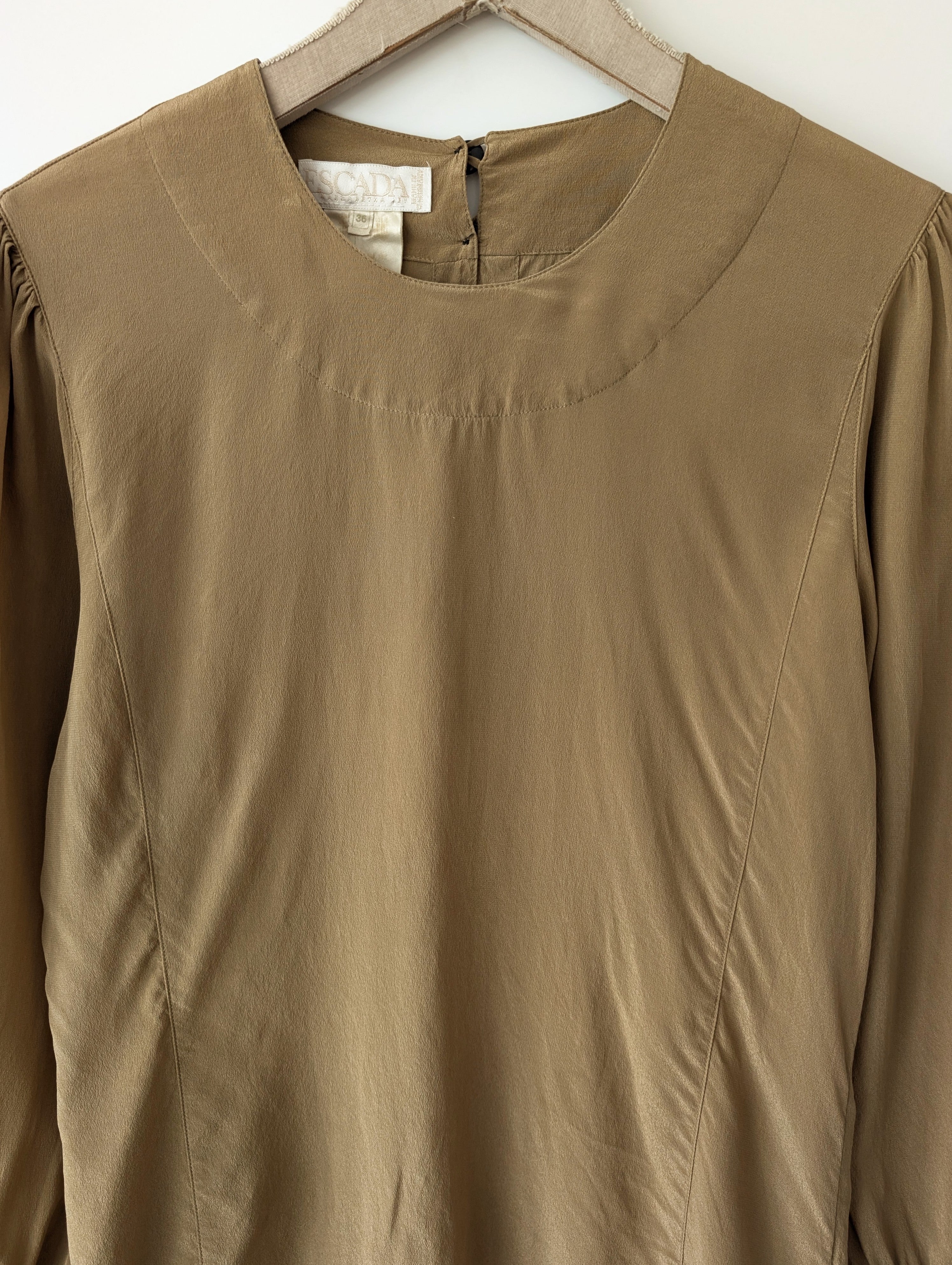 *Escada* Bluse Seide Basic Khaki Ballonärmel (S-M)