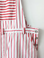 Lade das Bild in den Galerie-Viewer, Latzhose Jeans Shorts 80s Streifen Rot Weiß (L-XL)
