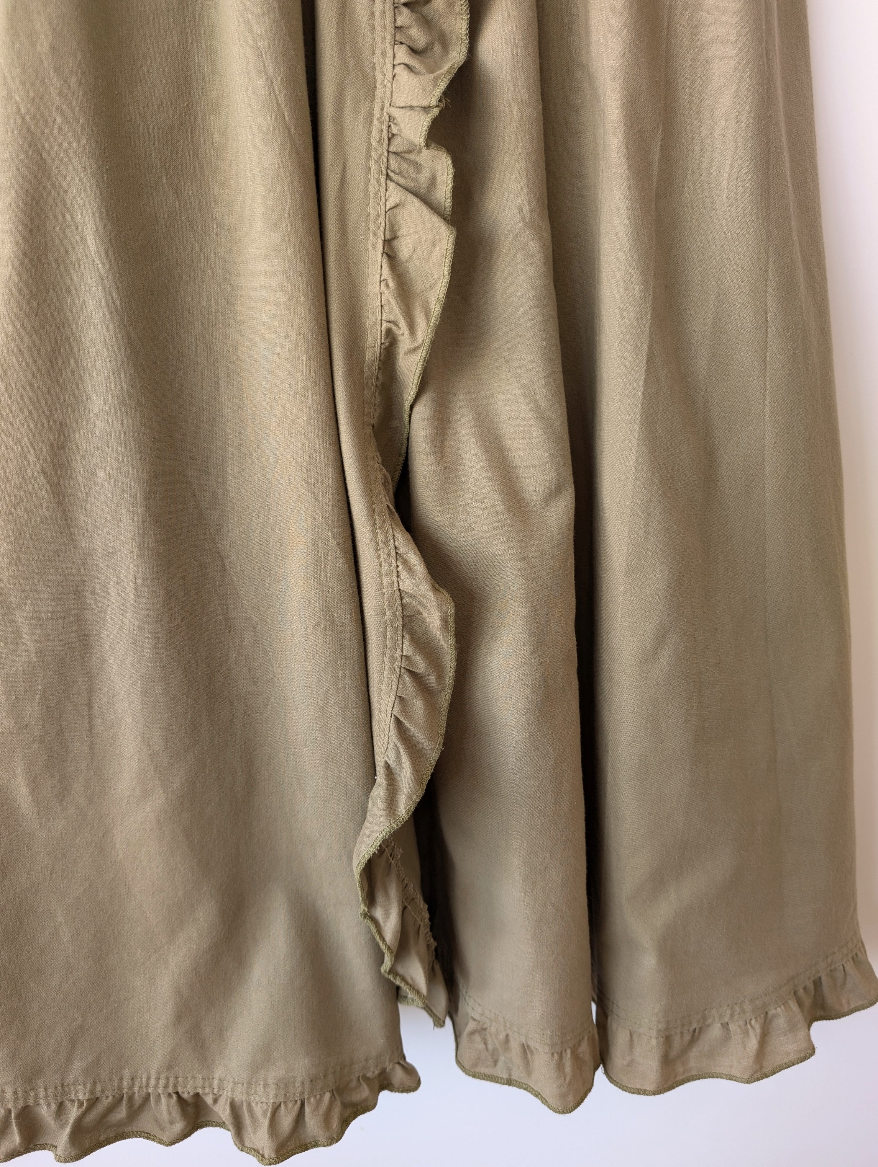 *Handmade* Rock Rüschen Skandi Khaki (M-L)