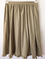 Lade das Bild in den Galerie-Viewer, *Handmade* Rock Rüschen Skandi Khaki (M-L)
